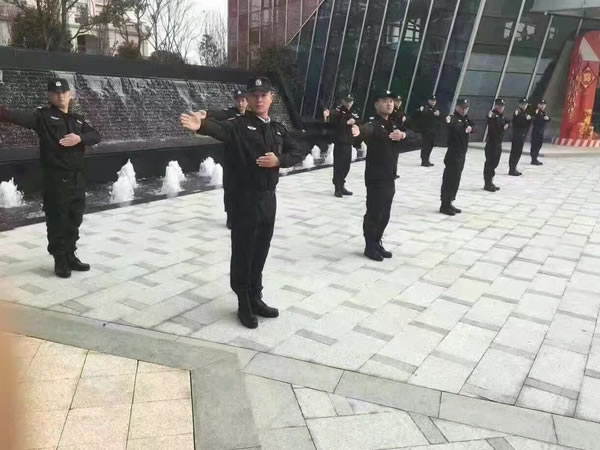 保安列隊風采